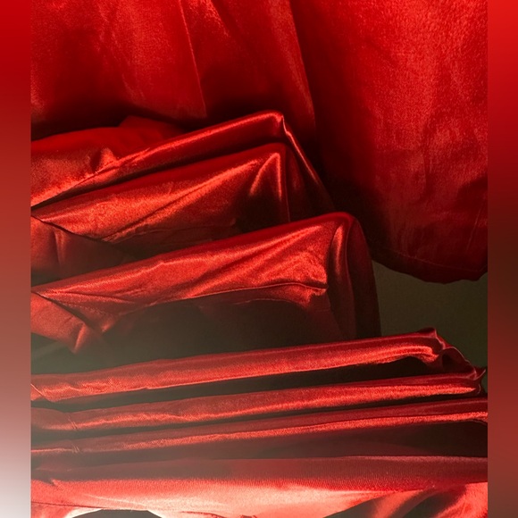 (Bundle 9) Burgundy Satin Faux Robes One Size Fits All Bridesmaids Robes - Picture 4 of 4